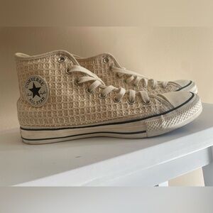 Converse Women's Textured Cream Sneakers Size 10.5 Like New